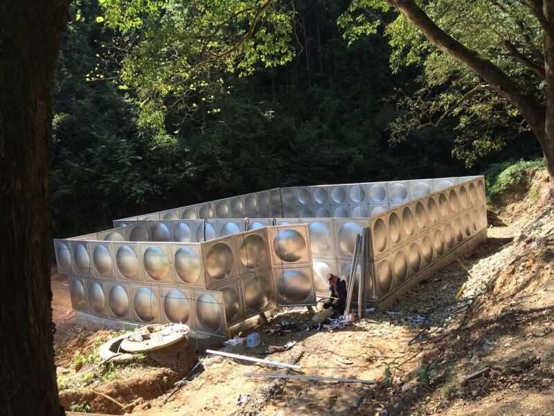戶外不銹鋼水箱施工現場
